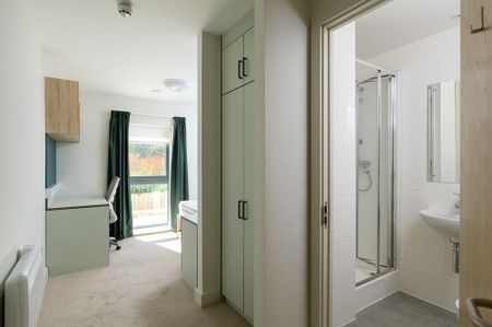 STUDENT PROPERTY - RENT INCLUDES UTILITIES AND WI-FI. An exciting and excellent modern development on the Lower Bristol Road in Bath consisting of 63 individual rooms comprising bedroom with en suite shower room. - Photo 3