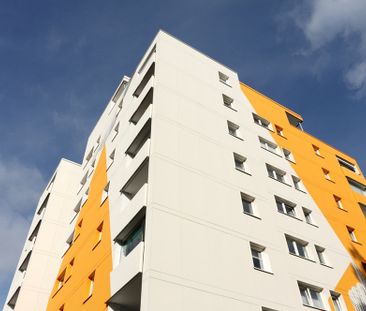 Ihr neues Zuhause im 5. Obergeschoss mit Aufzug erwartet Sie! - Photo 1