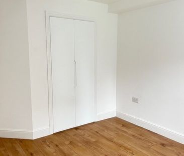 Two Bedroom Modern Pristine Apartment for Rent in Gravesend - Photo 6