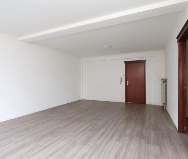 CENTRAAL GELEGEN, RUIM APPARTEMENT MET GARAGE - Photo 2