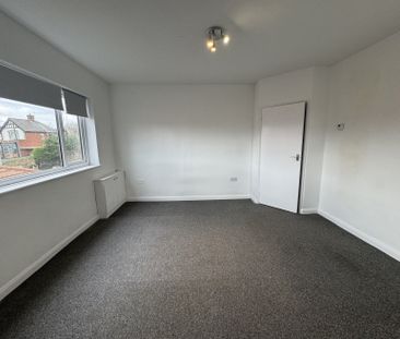 Main Road - Photo 1