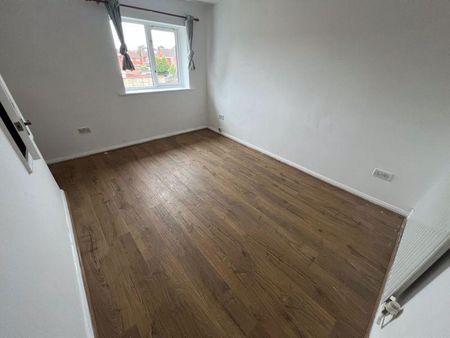 2 bedroom end of terrace house to rent - Photo 3