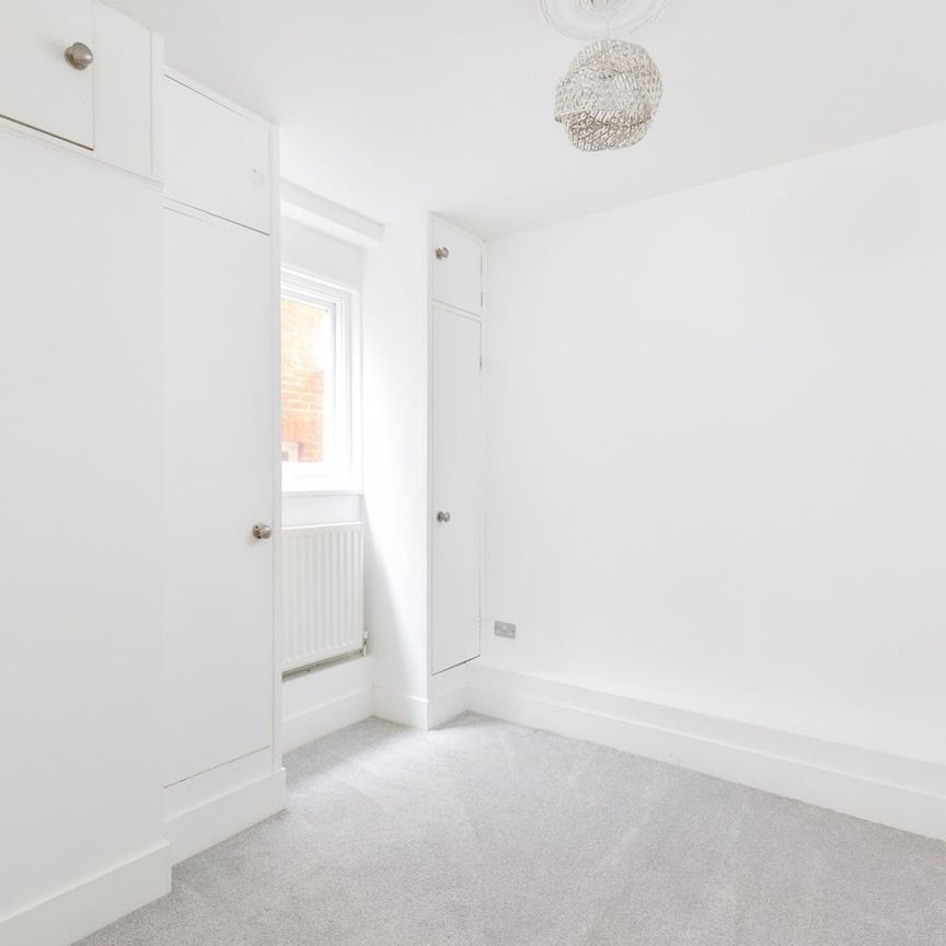 1 Bed Flat, Pembroke Crescent, BN3 - Photo 1