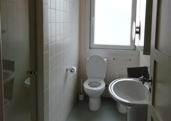 Quarto com WC privativo Alges Estacao