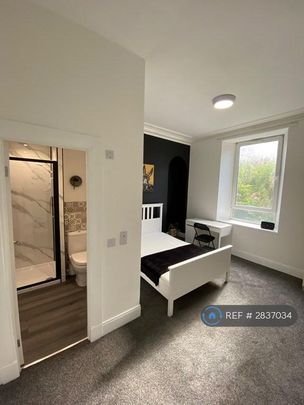 3 bedroom flat to rent - Photo 1