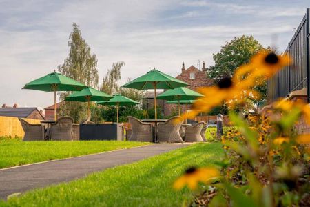 1 bedroom retirement property to rent - Photo 2