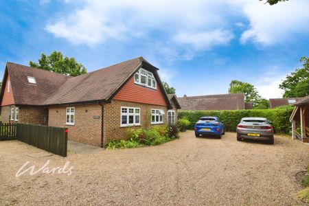 4 bedroom detached house to rent - Photo 2