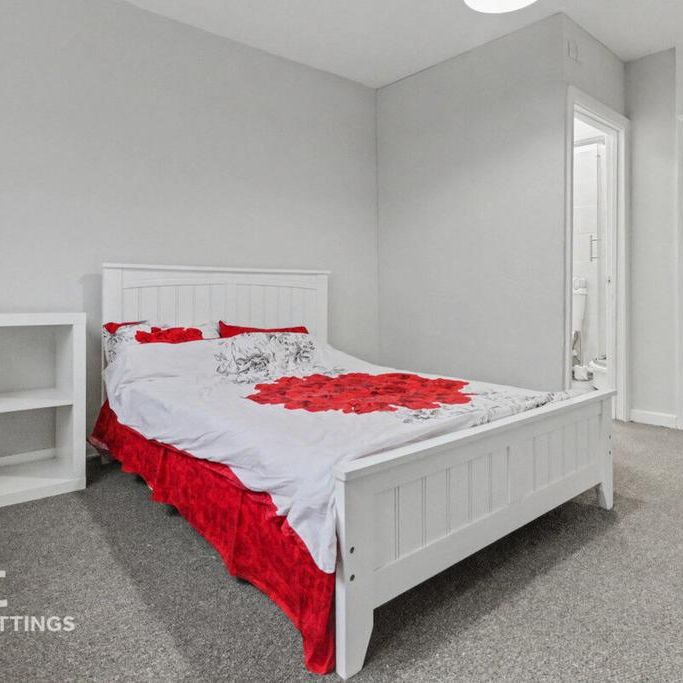 1 bedroom in a house share to rent - Photo 1