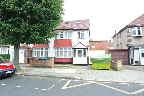 1 bedroom in a house share to rent - Photo 1