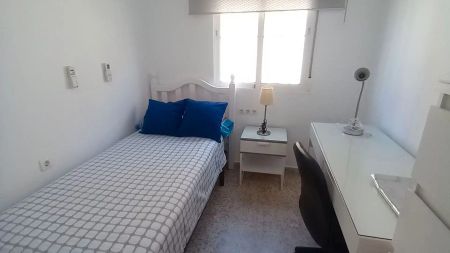 Piso de alquiler en Calle Conde de Cienfuegos, La Victoria - Photo 5