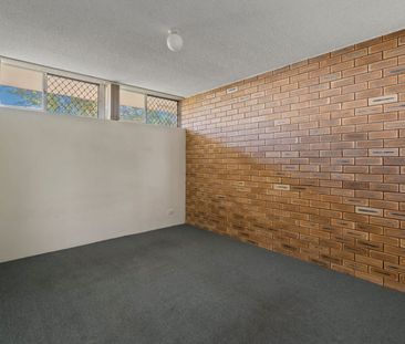 Tidy Two Bedroom Unit - Photo 6