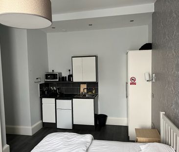 Studio Flat, East Preston Street, EH8 - Photo 2