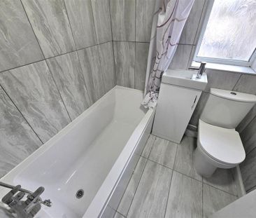 3 bedroom end of terrace house to rent - Photo 6