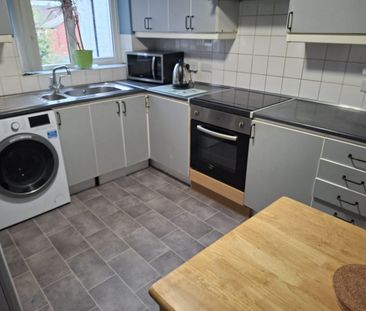 Room in a Shared Flat, Pine Rd, NW2 - Photo 2