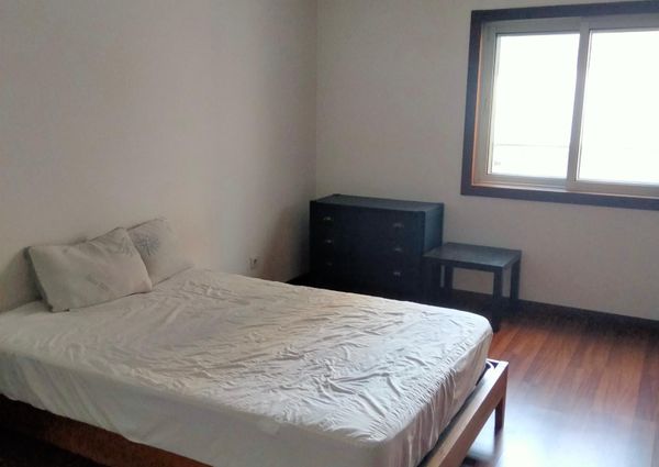 Apartamento T1 luminoso na Rua Henrique de Sousa Reis no Porto