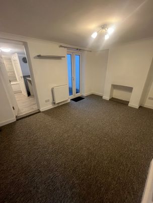 1 Bed Flat, Viaduct Road, BN1 - Photo 1