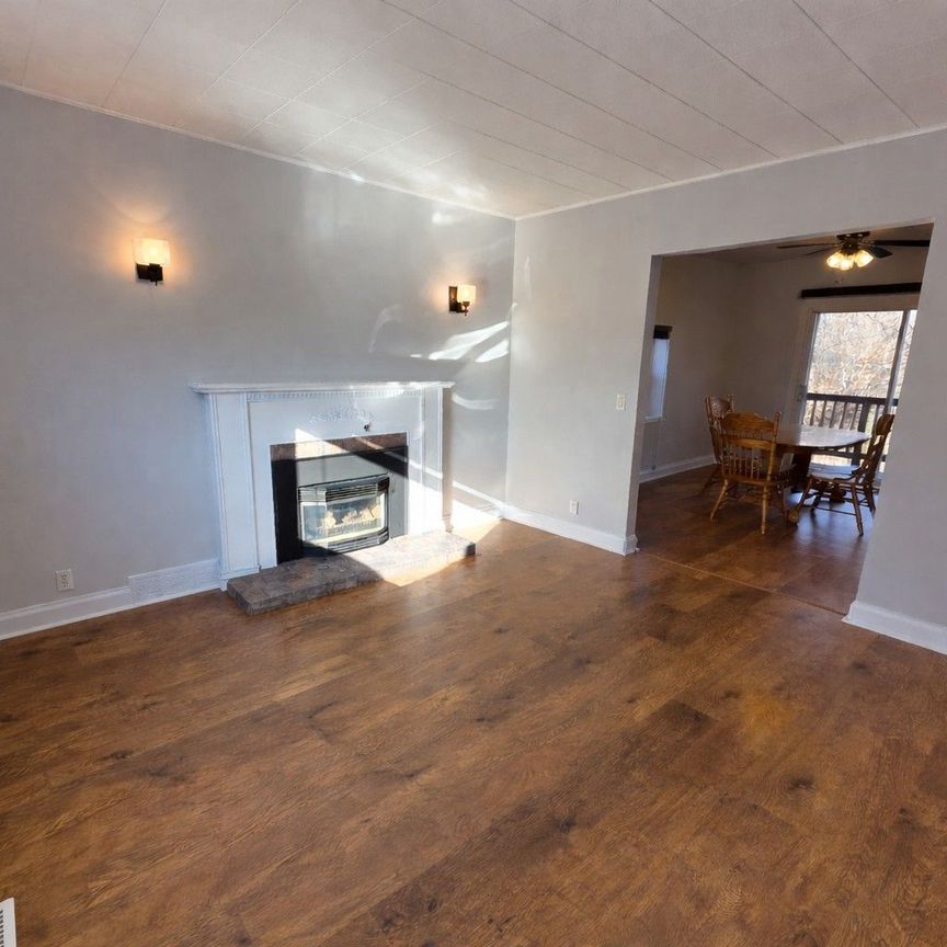 For Lease - 205 Main Street, Grimsby, Ontario - Photo 1