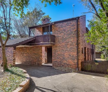 Family Home – Walk to School - Photo 4