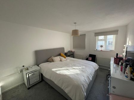 2 Bed Terraced House, Whitehawk Rd, BN2 - Photo 4