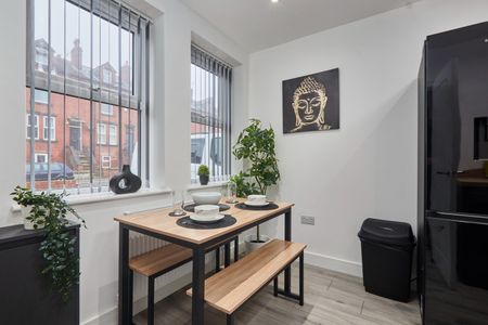 4 Bed Semi-Detached House, Salisbury Grove, LS12 - Photo 2