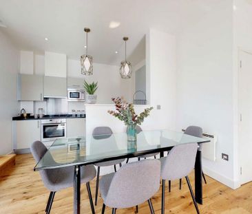 3 bedroom flat to rent - Photo 2