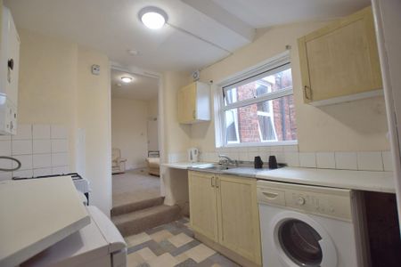 3 bedroom flat to rent - Photo 3