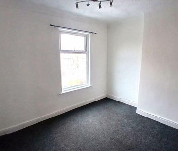 2 bedroom end of terrace house to rent - Photo 5