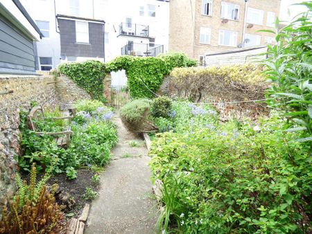 1 bedroom flat to rent - Photo 5