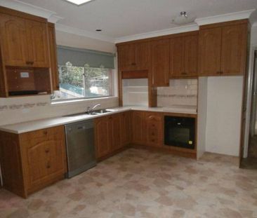 4 BEDROOM HOUSE WITH 1 BEDROOM GRANNY FLAT - Photo 4