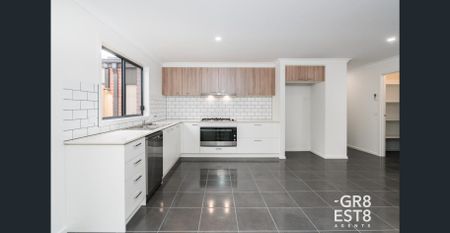 4 Bedder in Grandvue Estate! - Photo 3