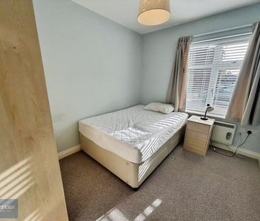 2 bedroom Flat To Let - Photo 4