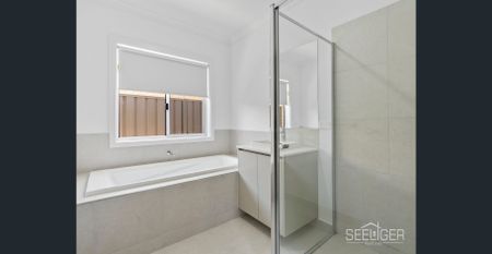 Family Home with Quality Inclusions - Photo 5