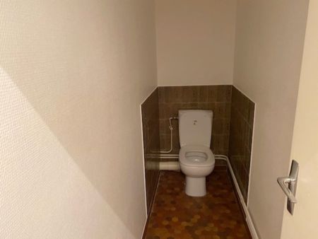 Location Appartement 3 pièces 70m² BOURG EN BRESSE 01000 - Photo 3