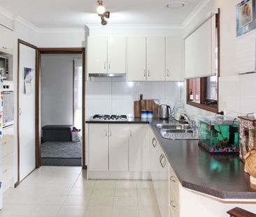 THREE BEDROOMS IN FANTASTIC LOCATION - Photo 6