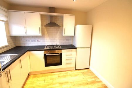 3 bedroom end of terrace house to rent - Photo 2