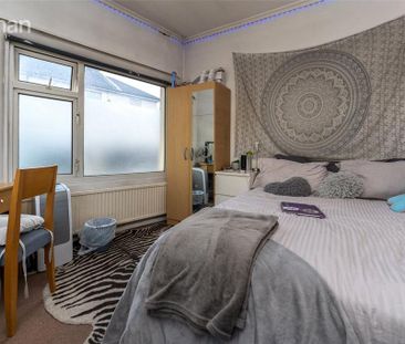 4 bedroom end of terrace house to rent - Photo 5