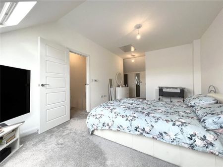 4 bedroom semi-detached house to rent - Photo 5