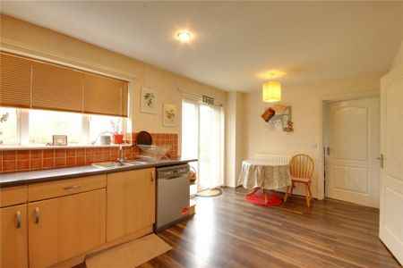 4 bedroom detached house to rent - Photo 5