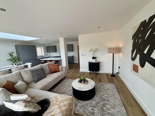 5 bedroom detached house to rent - Photo 1