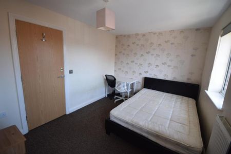 4 bedroom terraced house to rent - Photo 4