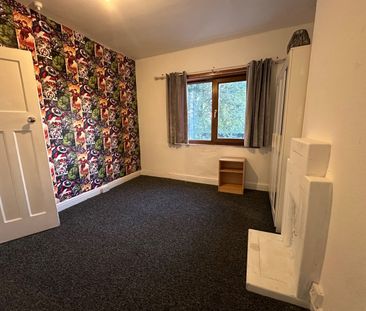 3 Bed Semi-Detached House, Coniston Avenue, IG11 - Photo 6