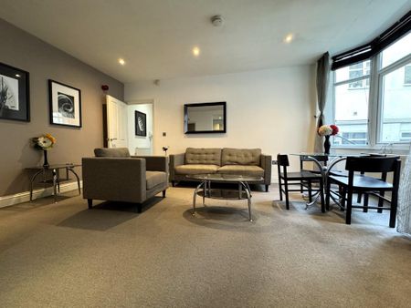 2 bedroom flat to rent - Photo 2