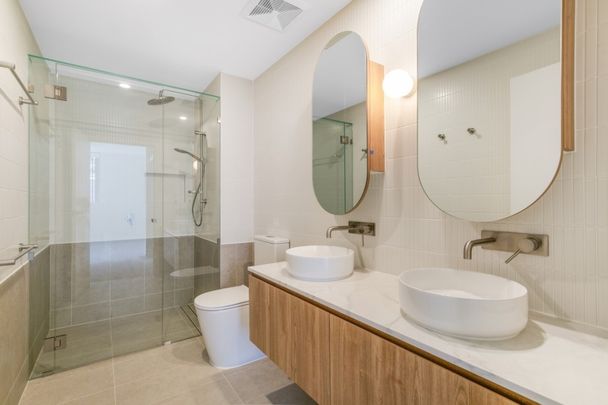 STUNNING 5TH FLOOR 3 BEDROOM APARTMENT - "RHYTHM" - Photo 1