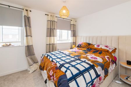 2 bed House - Mid Terrace To Let - Photo 2