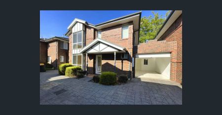 Modern 3-Bedroom Townhouse in the Heart of Essendon - Photo 5