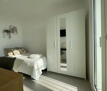 Travessera de Collblanc, L'Hospitalet de Llobregat, Catalonia 08904 - Photo 4