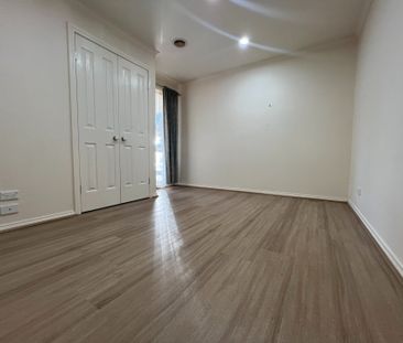 2 Bedroom unit in handy location - Photo 4