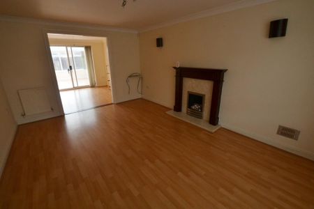 5 bedroom detached house to rent - Photo 4