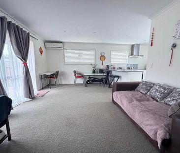 Tidy 2 Bedroom home next to park like grounds - Photo 3