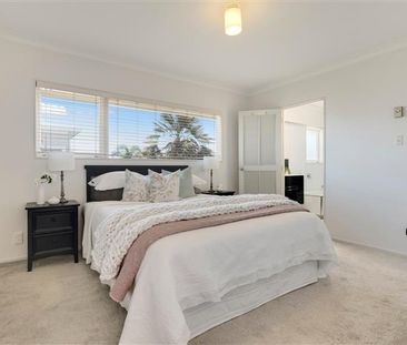 ELEVATED APARTMENT WITH SEA VIEWS - Photo 6